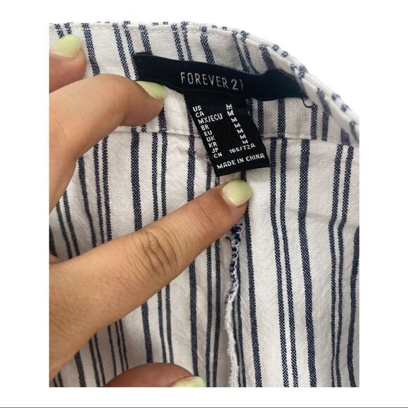 Forever 21 Medium Navy Blue Pinstripe Shorts - Picture 5 of 5